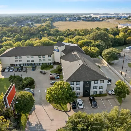 Days Inn & Suites by Wyndham DeSoto