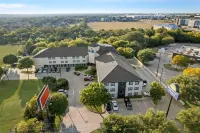 Days Inn & Suites by Wyndham DeSoto - Wifi