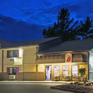 Super 8 by Wyndham Pella