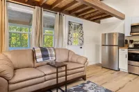Accessible 1BR Cottage with Firepit Near Trails - balcony