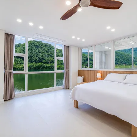 Nami Island Chaeungan Pool Villa Отели рядом с достопримечательностью «Сад Евхавон»