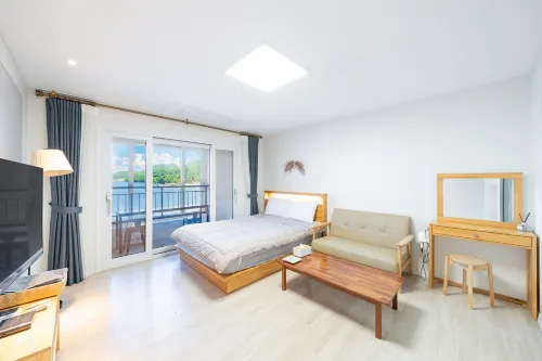 Large Room Two Beds Room (Single+Single)