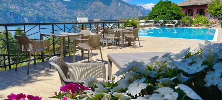 Casa di Alessia THE new vacation apartment with dream view over Malcesine incl. pool Ξενοδοχεία στην πόλη Malcesine