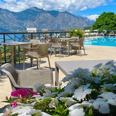 Casa di Alessia THE new vacation apartment with dream view over Malcesine incl. pool