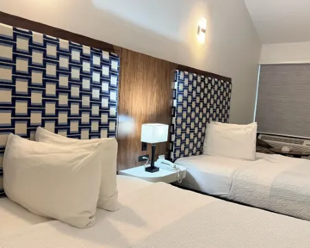 Sunshine Lodge Inn Hotels in Sunshine Coast