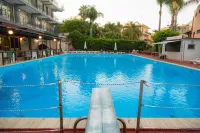 Wave Hotel - Pools