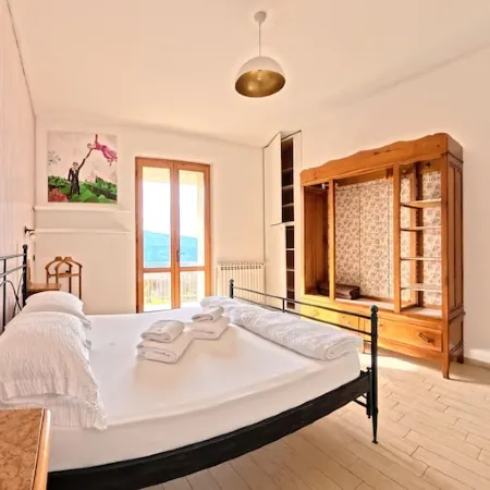 Villa Arianna – Panorama Suite, Lake Garda view apartment with pool
