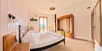 Villa Arianna – Panorama Suite, Lake Garda view apartment with pool