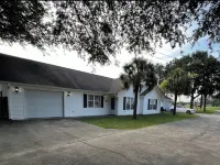 Sunnyside Villa-Free Beach Pass! 2 King Bedrooms, Garage, Near Marshwalk! Hotels in Murrells Inlet