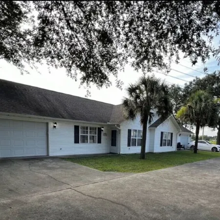 Sunnyside Villa-Free Beach Pass! 2 King Bedrooms, Garage, Near Marshwalk!