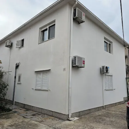 Oleander, Three-Bedroom Apartment in Trogir