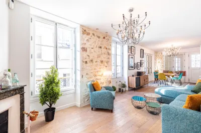 GuestReady -  Bright Retreat Near the Wall of Love Hotels in Paris