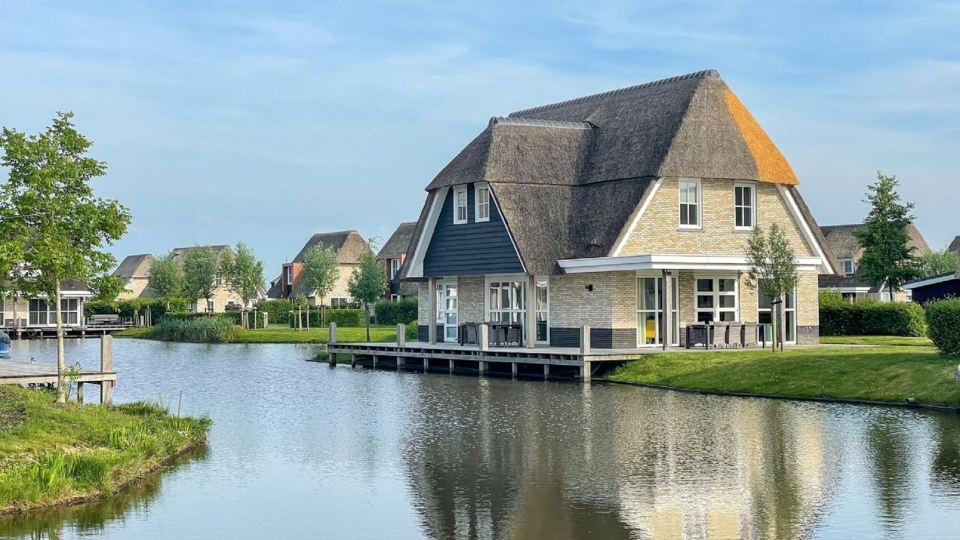 Villa in Friesland with Sauna and Whirlpool