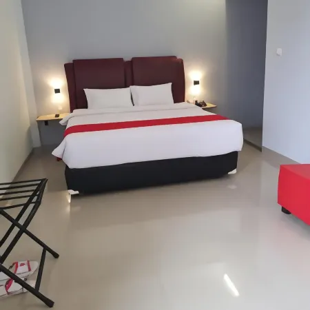MJs Hotel