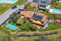 Villa Teresa Apt Lake Garda View 2Br + Pool (Sleeps 6) - Happy Rentals - Park Yeri