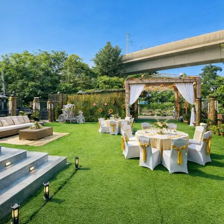 Hotel Lagoona and Banquet Hall Отели рядом с достопримечательностью «Северный Дели»
