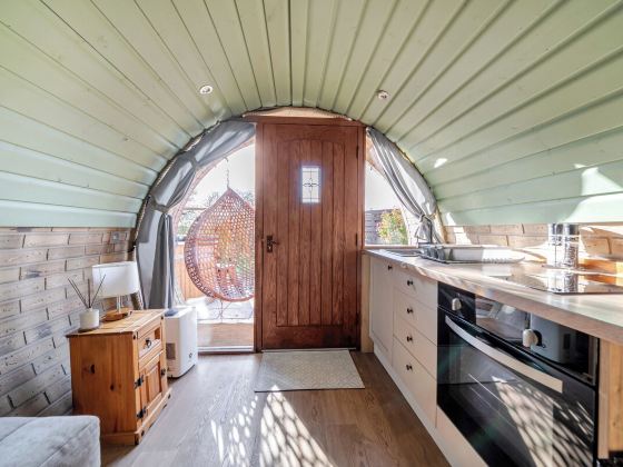 Cosy Escape Heated Luxury Pod with Hot Tub