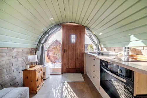 Cosy Escape Heated Luxury Pod with Hot Tub