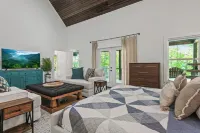 The Nest.. with a Waterslide! - Boutique