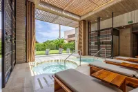 Luxe 2-br Ocean-view Apartment With Pool Gym Spa Hotels in 