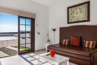 Bright Dog-Friendly Suite with Kitchenette, Heated Outdoor Pool, Hot Tub, Patio - Beach