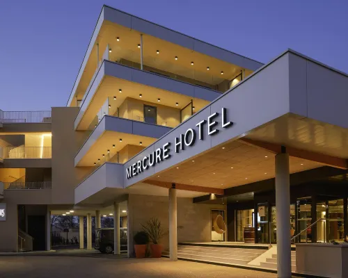 Mercure Avignon TGV Hotel et Spa Hotel a Avignone
