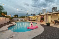 Spacious Scottsdale Retreat With Pool - Homestays