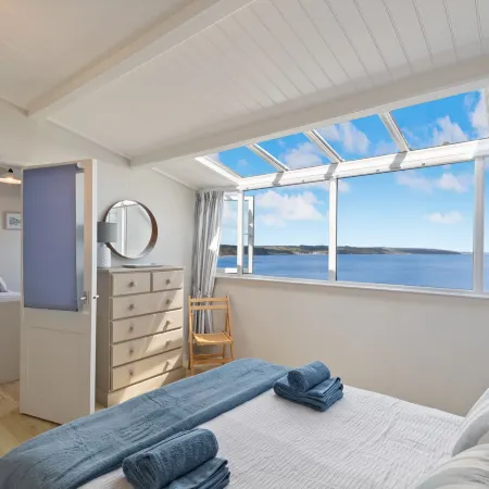 Cystanog Fach - Spectacular Sea Views, Balcony and Terrace, Parking