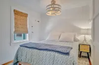 Walk to Sand in 2 Mins Beach Home w Patio Grill - Bungalows