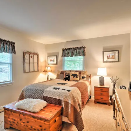 Relaxing Eagle Rock Resort Home - 1 Block to Lake!