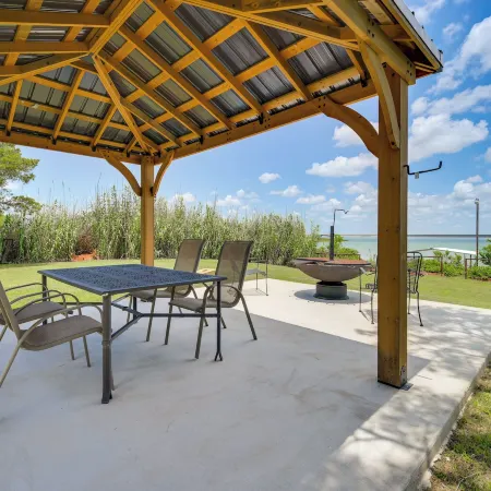 Cabin w/ Dock on Hubbard Creek Lake: Pets Welcome!