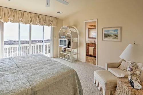 Family-Friendly Vacation Home Steps to Beach! - 3-Star
