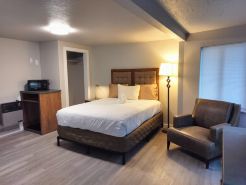 Longmont Lodge and RV Park