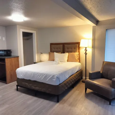 Longmont Lodge and RV Park