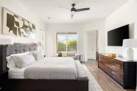 Luxury Palm Desert Home w/ Pool, Mountain Views - 2 estrellas
