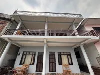 DHANA HOMESTAY MUNSYARI - 2 estrellas