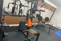 Ramada by Wyndham Cheltenham - gimnasio