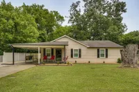 4 Mi to Dtwncarolyn's Cottage' in Decatur - Wifi