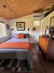 Adventurous tiny house! Located on 1 acre surrounded by evergreen forest - 4-Star
