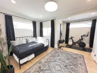 Denver Luxury Dream Home + HOT TUB + Private Yard - Bungalows