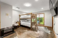 Tampa Oasis Private Pool Sauna Sleeps 14 - Wifi