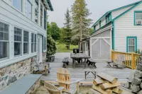 Mountain View Loj overlooking the majestic Adirondack Mountains & Ausable River - Wi-Fi