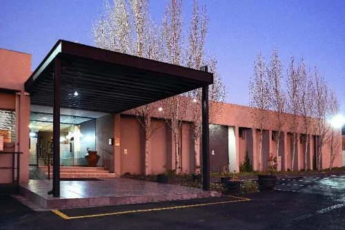 Qs Evander Hotel and Apartments - バー