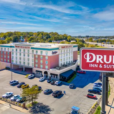 Drury Inn & Suites St. Louis Forest Park Hotels near Forest Park (St. Louis)