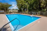 Quality Inn Gainesville Near University - Pools