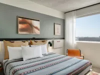 Moxy Charlotte Downtown Hotels near Hanover Square