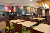 揚斯敦博德曼/波蘭萬楓飯店及套房 - 早餐