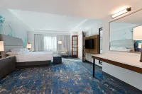 Embassy Suites by Hilton Tampa USF Near Busch Gardens - Beach
