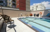 DoubleTree by Hilton Kamloops - piscina