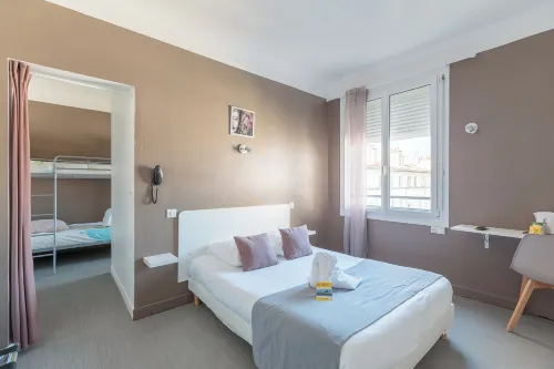 Crystal Hotel - Pet friendly